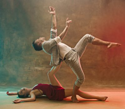 flexible-young-modern-dance-couple